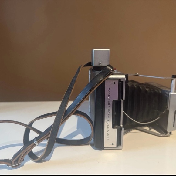 Antique Polaroid 250 Camera #vintagecameras #photography #antique 📷 - Picture 4 of 5